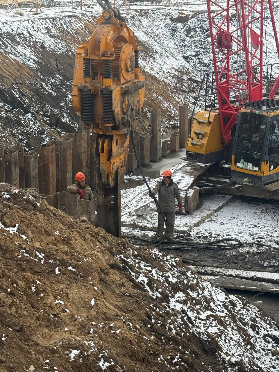 Вибропогружение шпунта